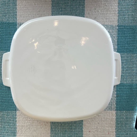 Vintage 1975 CorningWare 'Friendship' 1.5-Quart Baking Dish - Picture 4 of 4